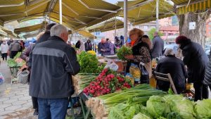 Поскъпването продължава: Ръст в цените на основните храни, плодове и зеленчуци