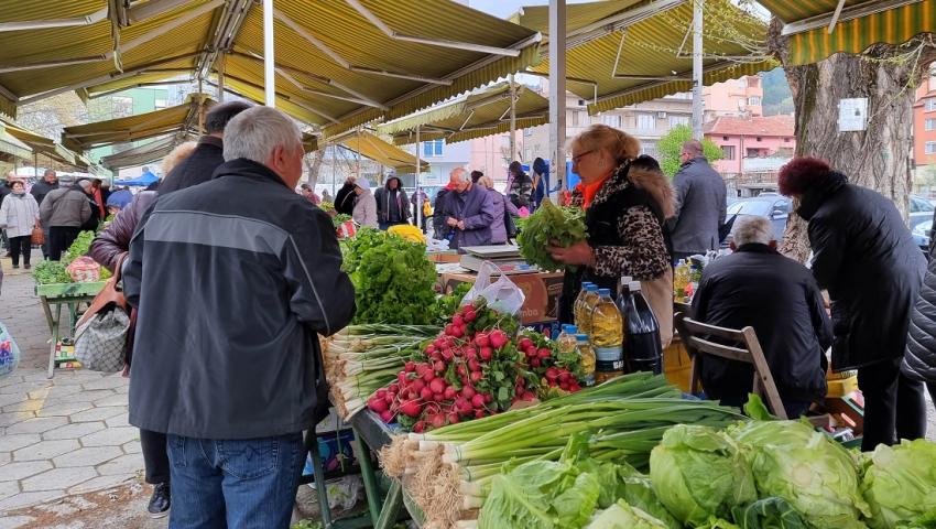 Поскъпването продължава: Ръст в цените на основните храни, плодове и зеленчуци