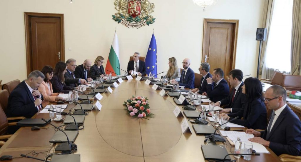 Оптимизъм в кабинета: Примирието в Залива сваля напрежението от цените у нас