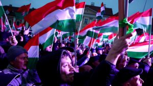 Унгария пред исторически избор: Партията „Тиса“ предизвиква 16-годишната доминация на Орбан