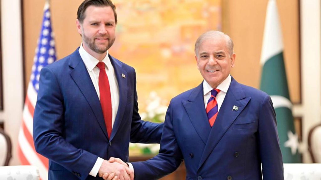 САЩ и Иран седнаха на масата за преговори под знака на „червени линии“