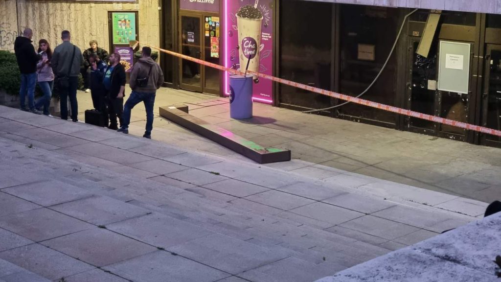 Борбата за живота на 14-годишното момче продължава след сложна среднощна операция