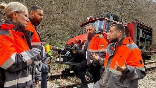 Зам.-министър Мурад Тюрк на спешна проверка след свлачището в участъка Радунци – Дъбово