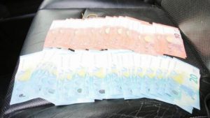 МВР откри пари и списъци в колата на кандидат-депутат във Велико Търново