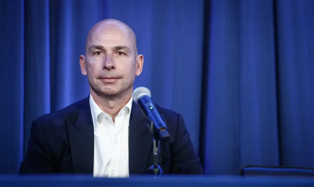 „Левски“ има нов собственик: Атанас Бостанджиев поема мажоритарния пакет, Сираков остава президент