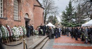 България се прости с Борислав Михайлов: стотици изпратиха легендата на футбола в храм „Света София“