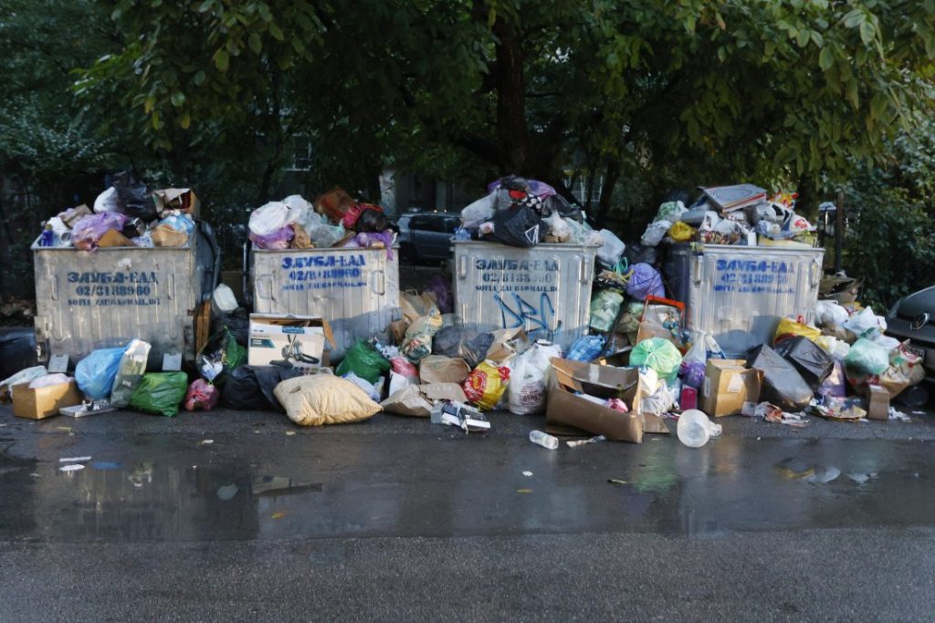 Варна пак пред криза с боклука — този път заради аварирали камиони