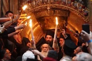 Благодатният огън слезе в Йерусалим: светлина, надежда и молитва за мир след седмици на война