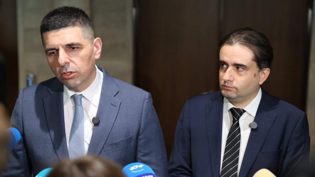 ПП-ДБ се готви за твърда опозиция, а „Да, България“ настоява за нов договор в коалицията