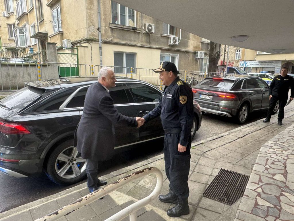 Дечев поиска безкомпромисни действия срещу изборните престъпления при среща с полицията във Варна