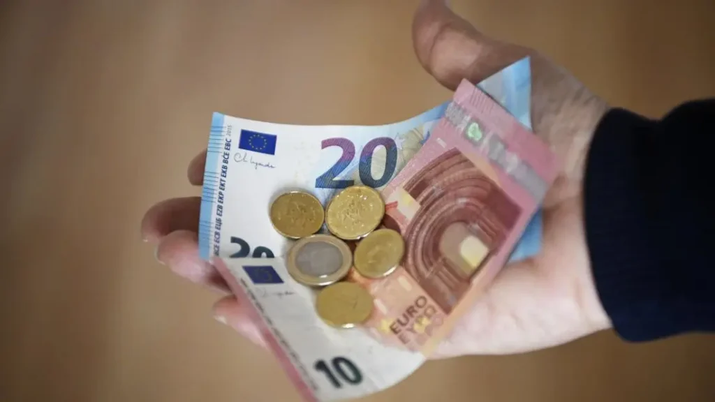 НОИ преизчислява от 1 април пенсиите на 355 хил. работещи пенсионери