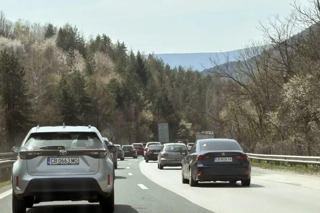 Камион блокира „Витиня“ и запуши трафика към София