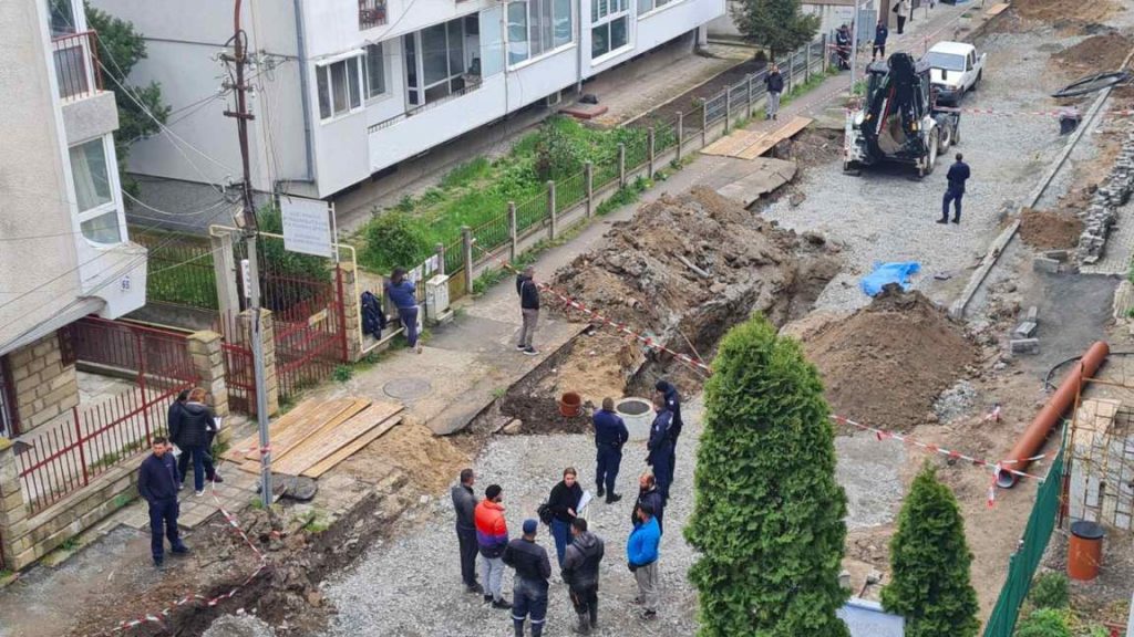 Работник загина, затрупан с пръст при ремонт на ул. „Оборище“ в Бургас