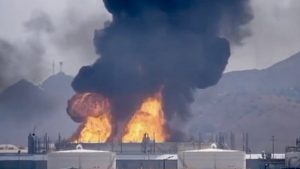 Кувейт съобщи за пожар на летището след атака с дронове, ударен е и танкер край Доха