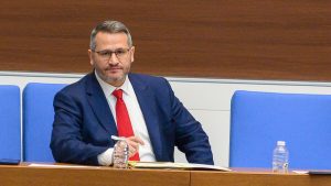 Държавният „Магазин за хората“ отива в ликвидация след три месеца слаби приходи и политически скандал