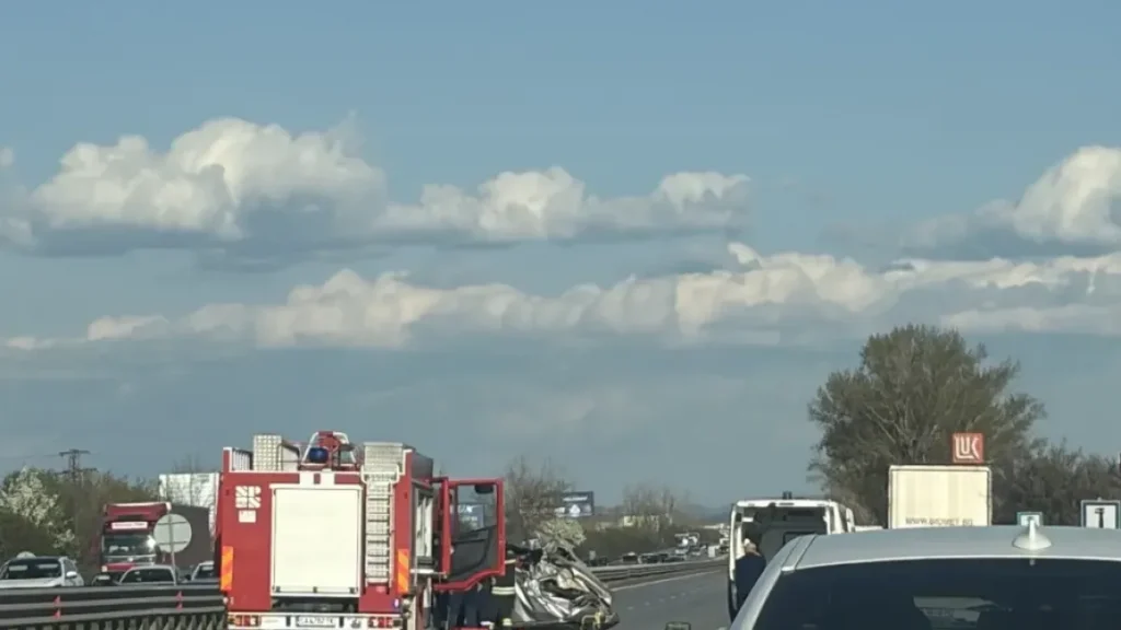 Тежка катастрофа затруднява движението на изхода на София към АМ „Тракия“