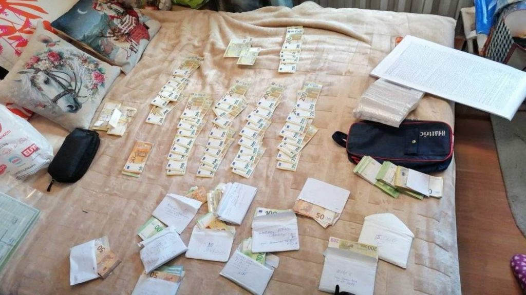 200 хил. евро в пликове и списъци с имена: удар срещу мрежа за купуване на гласове във Варна