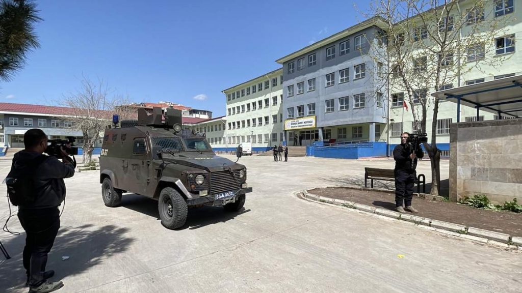 Четирима души са загинали при нападение в училище в Турция