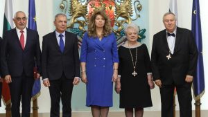 Президентът удостои с ордени дейци на науката и образованието