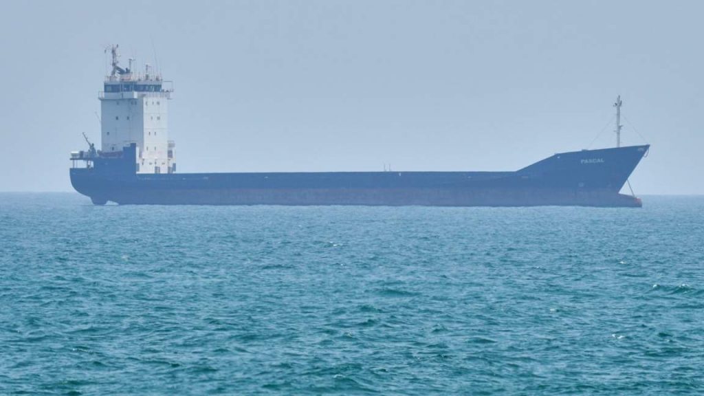 Корабният трафик през Ормуз в застой: За 12 ч. е отчетено преминаване на 3 съда