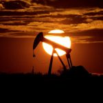 Петролът поевтинява в азиатската търговия