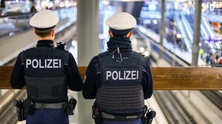 12 души са леко ранени при нападение във високоскоростен влак в Германия