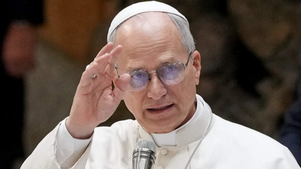 Тръмп срещу Лъв XIV: Белият дом прехвърли спора с Ватикана в открита политическа атака