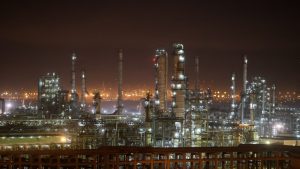 Иран започна ударно да възстановява рафинериите си