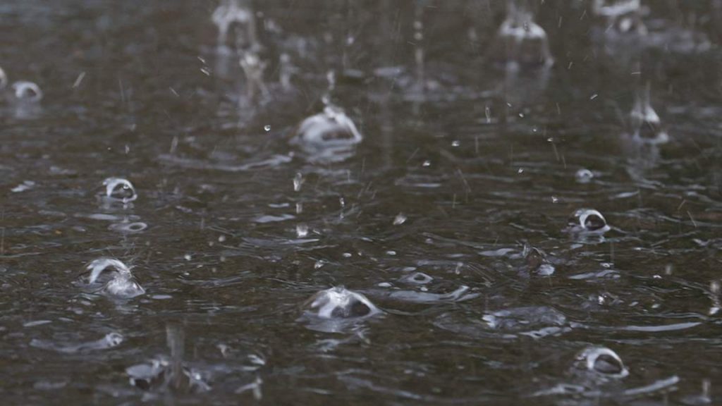 Жълт и оранжев код за обилни валежи в голяма част от страната