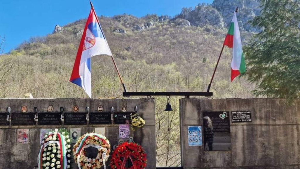 22 години след Лим: Свищов свежда глава пред 12-те си деца и отново иска държавата да спре войната по пътищата