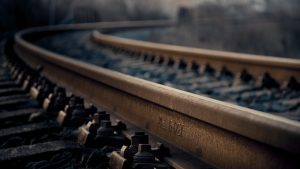 Влак дерайлира между Радунци и Дъбово след паднала земна маса, няма пострадали