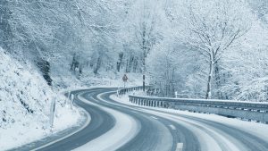 Сняг заваля на проходите Превала и Пампорово