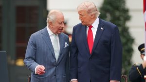 Белият дом нарече Тръмп „крал“ до Чарлз III — и превърна дипломатическа снимка в политически спор