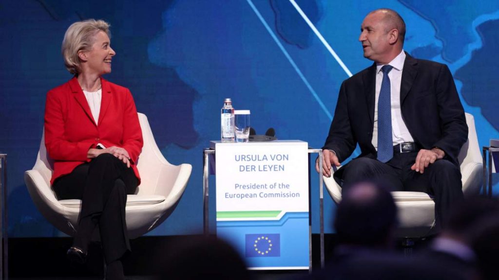 Урсула фон дер Лайен поздрави Румен Радев за победата на парламентарните избори