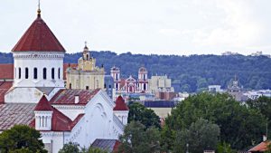 Литва обвини 13 души за опити за убийства, следа води и към палеж в България