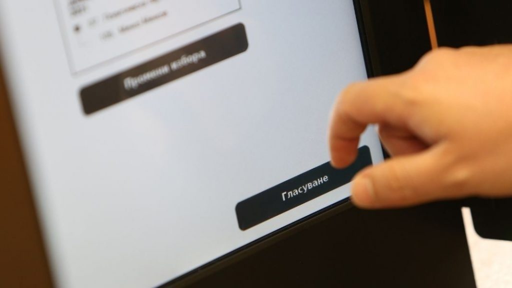 Сандански, Петрич, Кресна и Благоевград с най-много сменени членове на СИК-ове