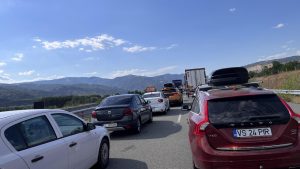 Към Гърция за празниците, но в колона: Кресненското дефиле отново се превърна в тесен коридор на великденския трафик