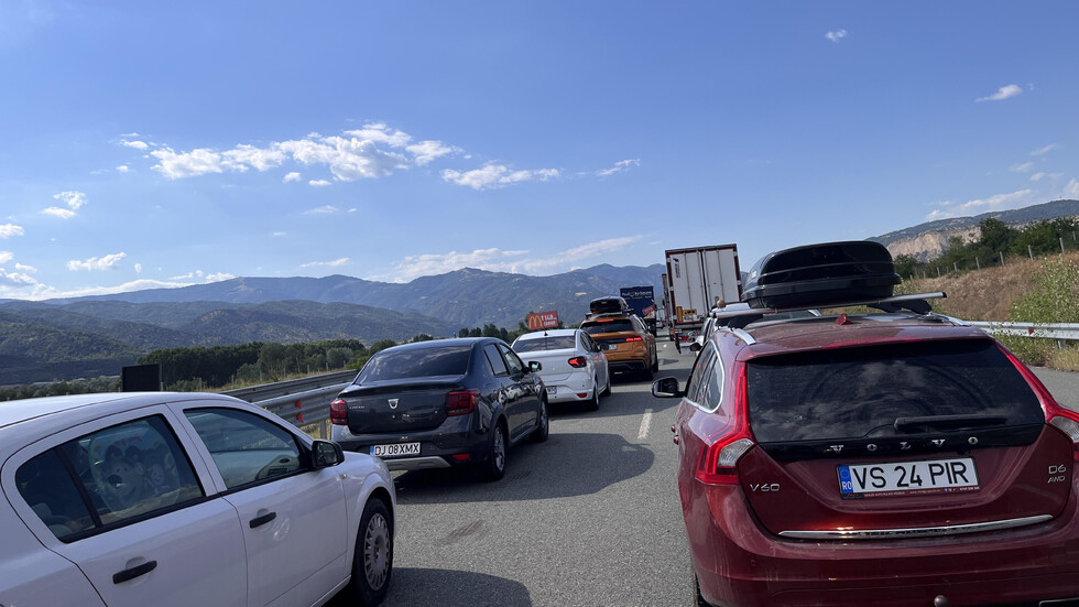 Към Гърция за празниците, но в колона: Кресненското дефиле отново се превърна в тесен коридор на великденския трафик