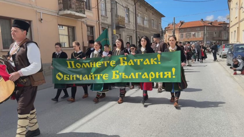 С камбанен звън и гърмеж на черешово топче в Батак започнаха честванията за 150 години от Априлското въстание