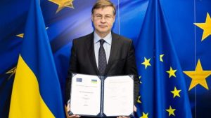 ЕС и Украйна подписаха ключов меморандум за финансова помощ в размер на 90 милиарда евро