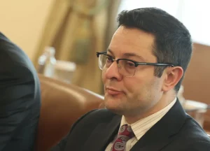 Министерството на икономиката спря плащанията и обществените поръчки в държавните дружества