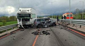 Петима загинаха при челен сблъсък край Ботевград