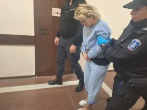 Съдът остави в ареста литовката, обвинена за нападението с нож във Варна