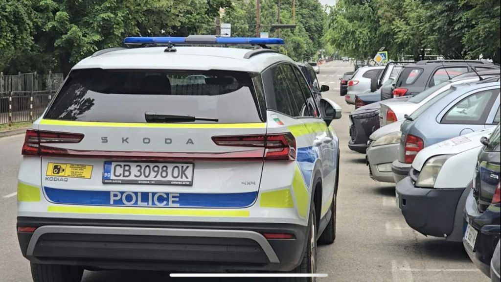 Полицията проверява нощни заведения и улици в Благоевград в акция срещу наркотиците