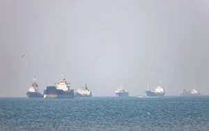 Български моряци са блокирани на кораби край Ормузкия проток