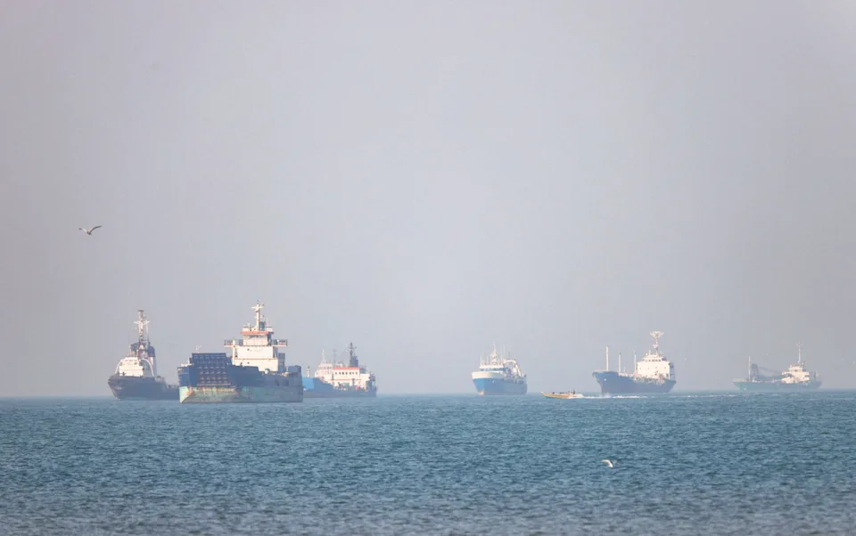 Български моряци са блокирани на кораби край Ормузкия проток