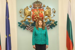 Йотова започва консултациите за редовно правителство