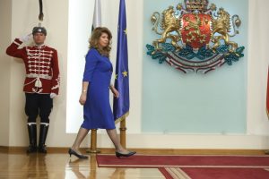 Президентът започва консултации за съставяне на редовно правителство