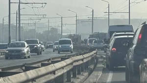 Автобус се запали на Аспаруховия мост, образува се километрично задръстване