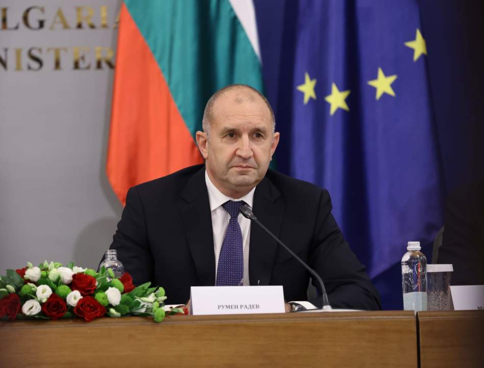 Премиерът Румен Радев: Минималната работна заплата няма да се замразява, нов механизъм се обсъжда през август